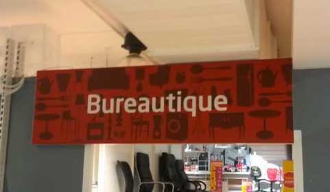 panneau rigide au mur